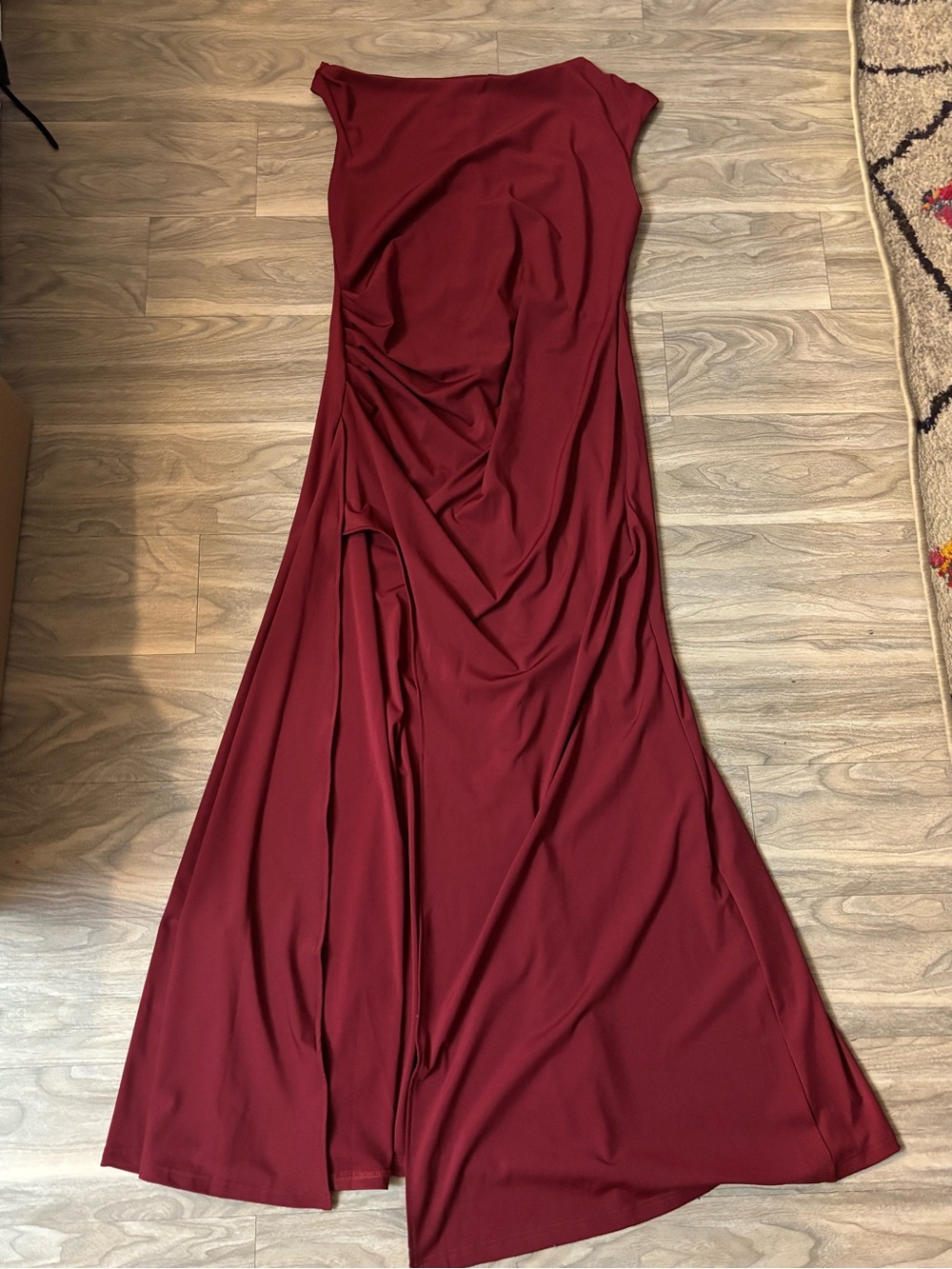 Elegant Women's Burgundy Evening Dress